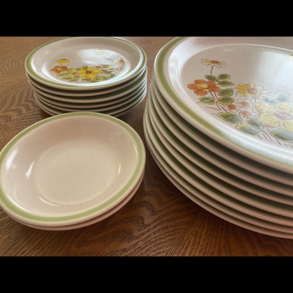 Mid Century Spring Collection Stoneware Spring Garland Dishes - Picture 2 of 9